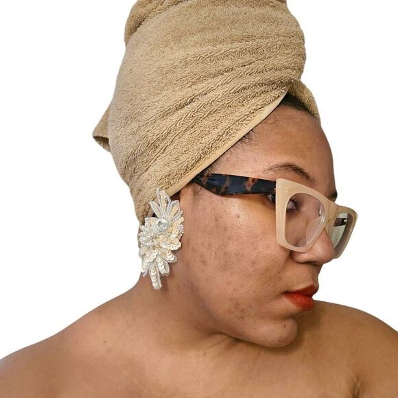 Vintage Gold Sequin and Pearl Clip-On Earrings | 3.50" | Circa 1980s-1990s - Picture 11 of 14